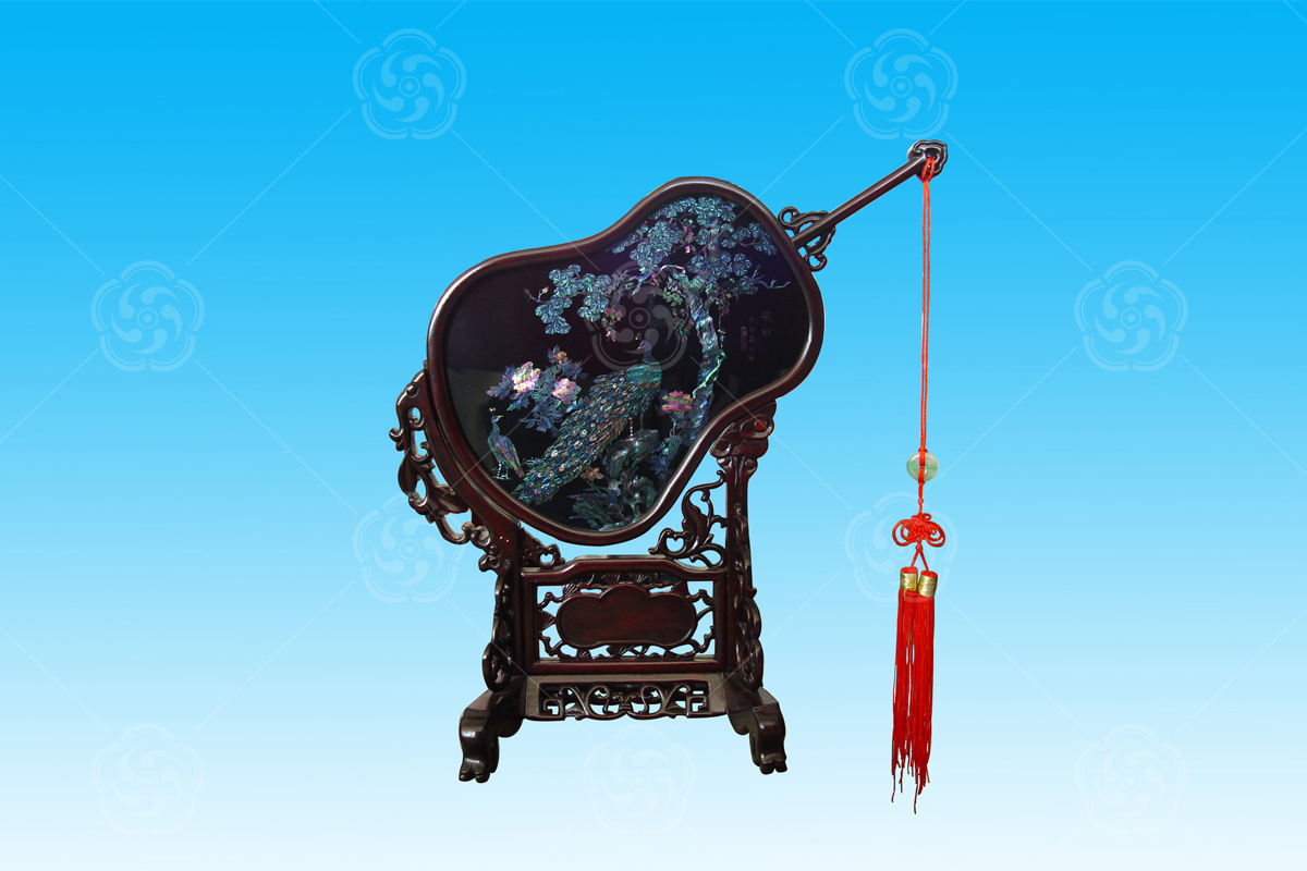 點(diǎn)螺有邊麗日（孔雀）臺(tái)屏